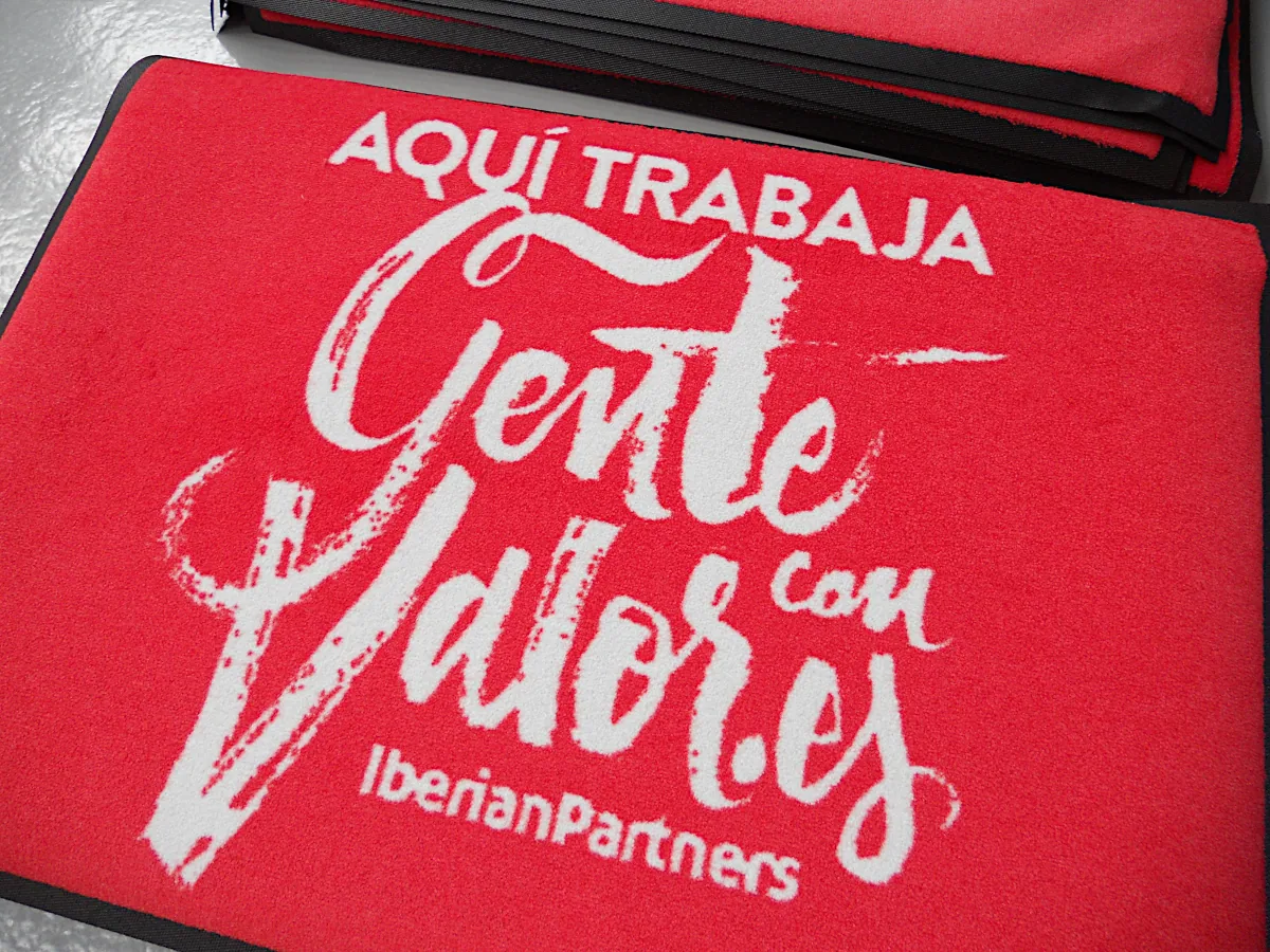 Alfombra personalizada para eventos — stand Forma Design Week 2026